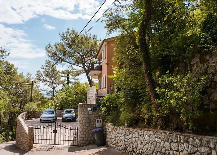 Apartman Awesome In With House A Panoramic View