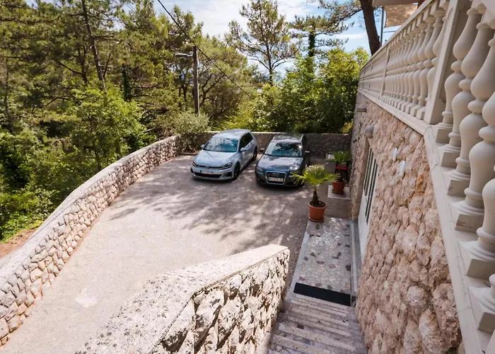 Awesome In With House A Panoramic View