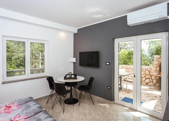 Awesome In With House A Panoramic View 布鲁赛吉